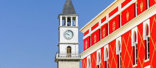 Historisches Gebäude in Tirana Albanien.